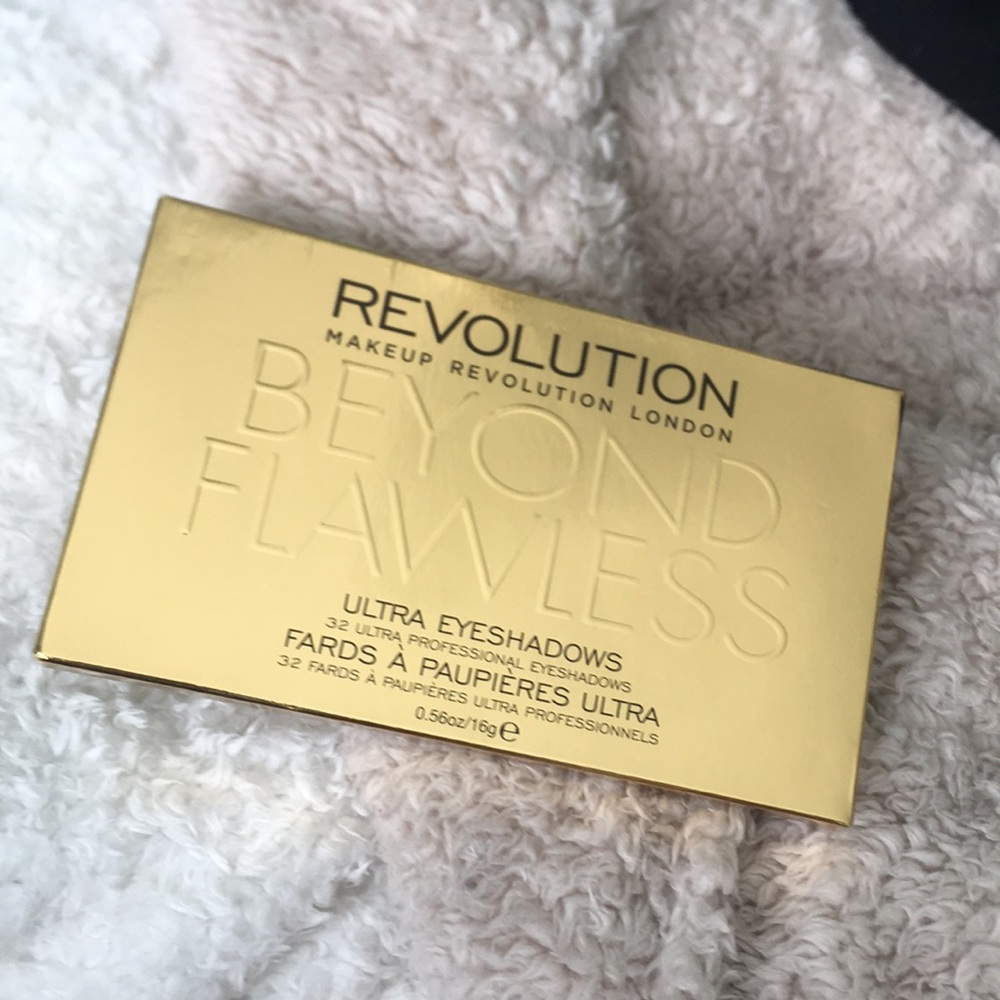 Revolution beyond flawless eyeshadow palette box